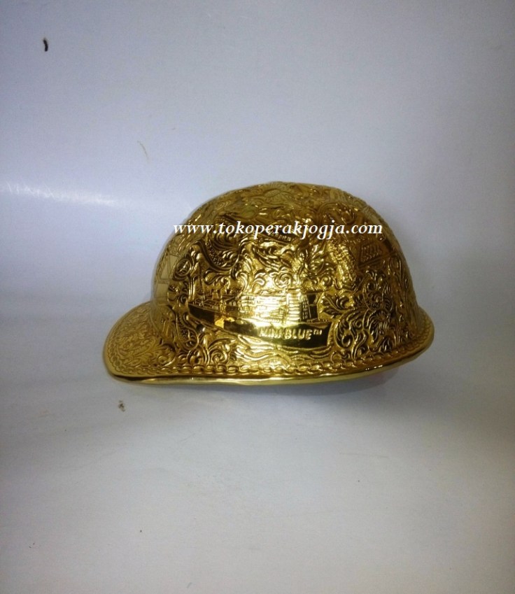 Helm ukir, helm tatah, Helm ukir perak, helm perak, helm tembaga, helm kuningan, helm alumunium, kerajinan helm ukir kotagede, pengrajin helm, hard, hats, engraved hard hats, engraved hard hat for sale, engraved alumunium hard hat, engraved silver hard hat, personalized hard hats, carved hard hats, Carved helmet, hand carved hard hats, engraved hard hats indonesia, Helm zilver houtsnijwerk, Silver carving helmet, Шлем серебра резьба lm perak