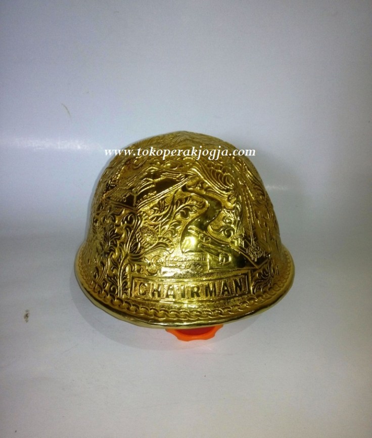 helm ukir pulau intan, Helm ukir perak, helm ukir custom, helm ukir kotagede, toko helm ukir perak, helm ukir silver, helm ukir tembaga, helm ukir kuningan, helm ukir alumunium, harga helm ukir, Plakat helm ukir mas, helm ukir lapis mas