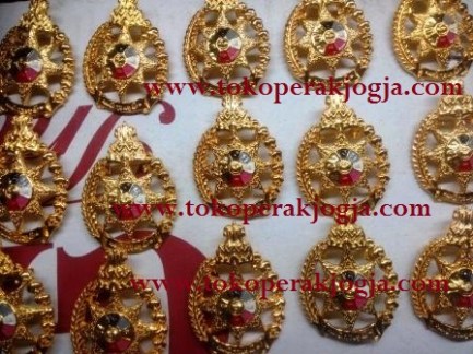 pin, emblim, keratuan pugung, pin madukoro, pin bintang, pin amarta bumi, emblem, plakat, logo, lencana, lencana korpri, lencana tanda jasa, lencana tni, lencana bhayangkari