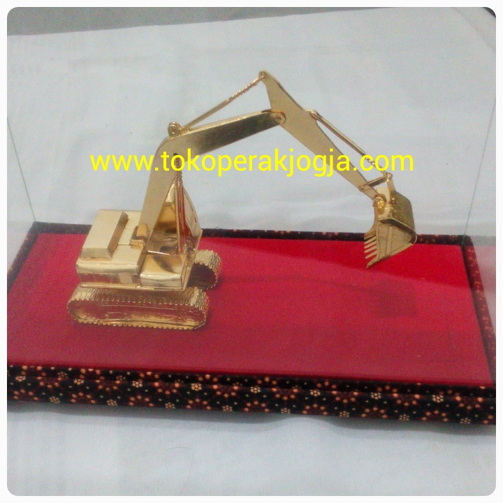 miniatur bego, miniatur trakror, souvenir pertambangan