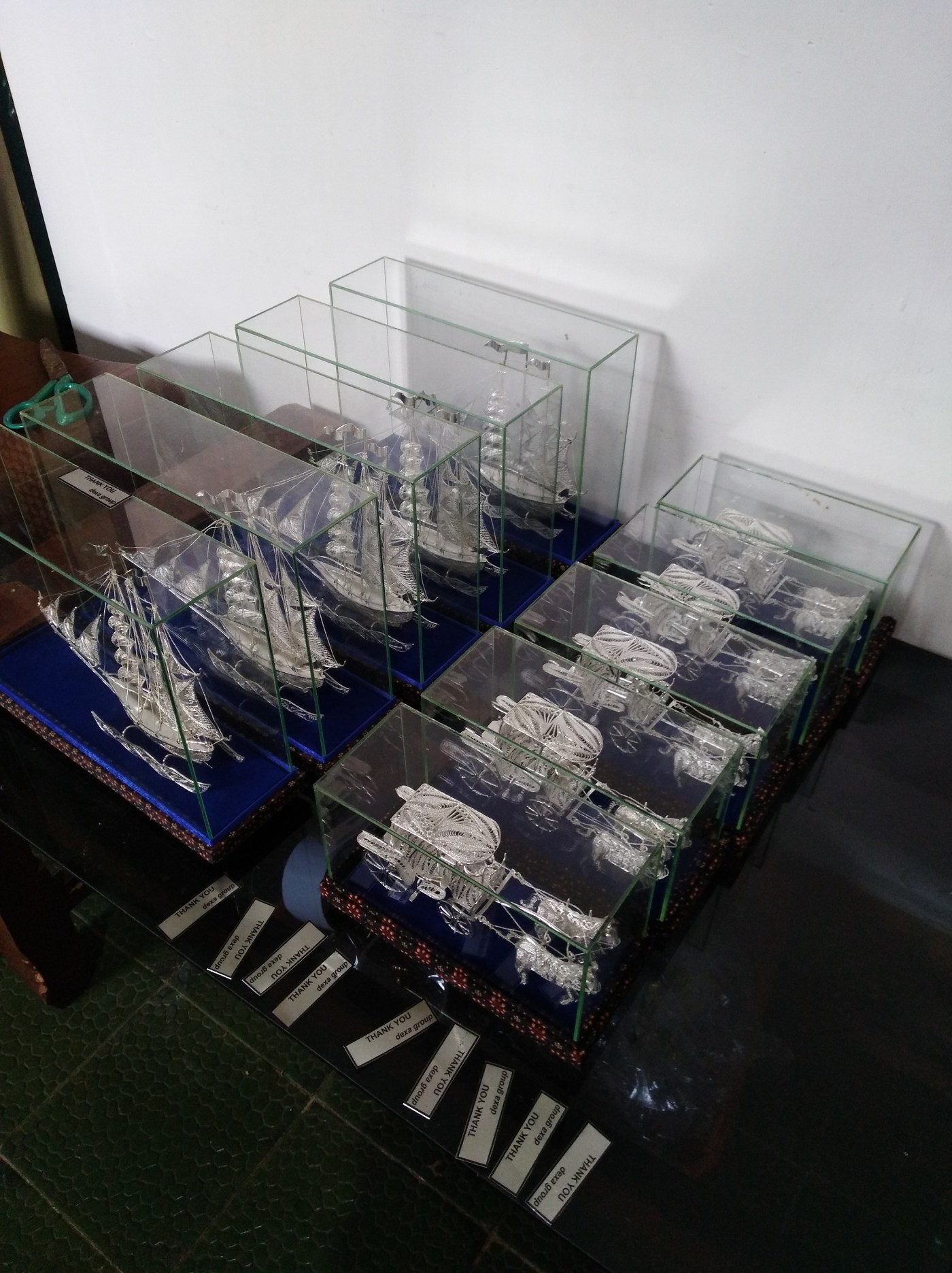 miniatur kereta kuda dua, miniatur andong kuda dua, miniatur andong kotagede, miniatur andong perak, miniatur kapal, miniatur kapal bahan perak , miniatur kapal bahan silver, miniatur silver kotagede, kerajinan miniatur kotagede, miniatur kapal pinisi, mimatur kapal finisi, miniatur kapal konstitusi