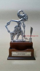 miniatur wayang, souvenir, souvenir wayang, souvenir seminar, souvenir pensiun, tempat bolpoin, tempat tissue, jam meja