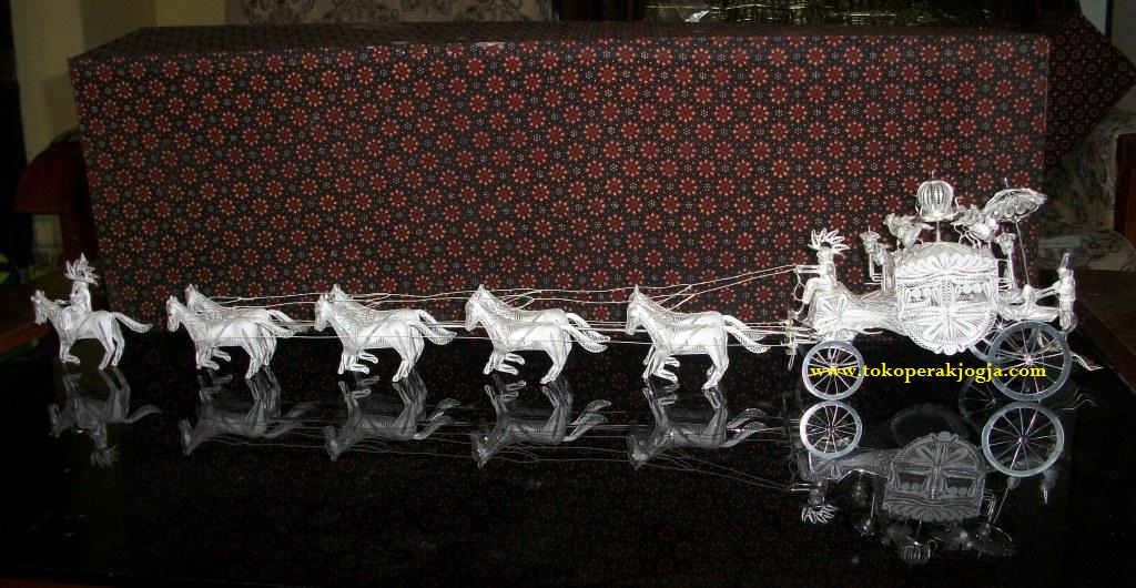 kereta kencana silver kotagede, kereta kencan perak kotagede, miniatur kereta kencana, miniatur kereta perak, miniatur andong perak, miniatur perak kotagede