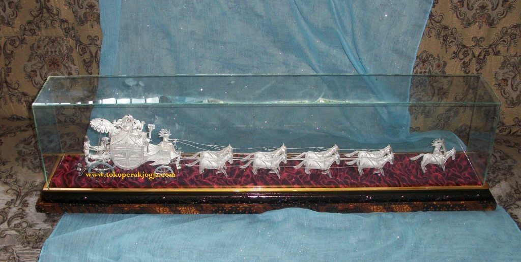 kereta kencana silver kotagede, kereta kencana perak kotagede, miniatur kereta kencana silver, miniatur kereta perak, miniatur perak kotagede, miniature custom silver, miniatur perak custom, souvenir kereta kencana,