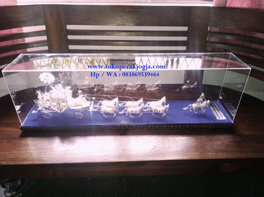 kereta kencana silver kotagede, kereta kencana perak kotagede, miniatur kereta kencana silver, miniatur kereta perak, miniatur perak kotagede, miniature custom silver, miniatur perak custom, souvenir kereta kencana,