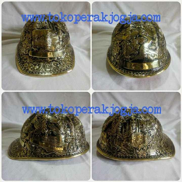 helm ukir, Helm ukir perak, pengrajin helm ukir, helm ukir kotagede, toko helm perak, helm ukir silver, helm ukir tembaga, helm ukir kuningan, helm ukir alumunium, harga helm ukir, helm ukir pertambangan