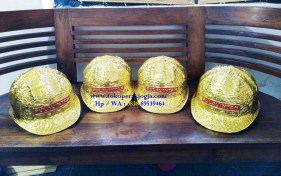 Helm ukir perak, helm ukir, helm tatah, pengrajin helm ukir kotagede, toko helm perak, helm ukir silver, helm tembaga, helm kuningan, helm alumunium, engraved hard hat, engraved hard hat for sale, engraved aluminum hard hat, brass hard hats, copper hard hats, engraved silver hard hat, personalized hard hats, carved hard hat, Carved helmet, hand carved hard hats, engraved hard hats indonesia, Silver carving helmet, custom engraved hard hat, helm ukir lapis mas pulau intan, helm ukir pertambangan laut, helm ukir pertambangan darat, helm ukir pertambangan gas, helm tambang, helm ukir pertambangan batubara, helm safety proyek, helm safety macdonald, helm safety pertamina, helm safety freeport