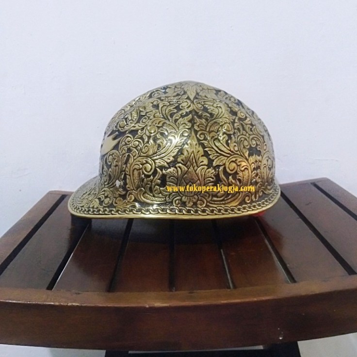 Helm ukir perak, helm ukir custom, helm ukir kotagede, toko helm perak, helm ukir silver, helm ukir tembaga, helm ukir kuningan, helm ukir alumunium, harga helm ukir, Plakat helm ukir, helm ukir pt kpc
