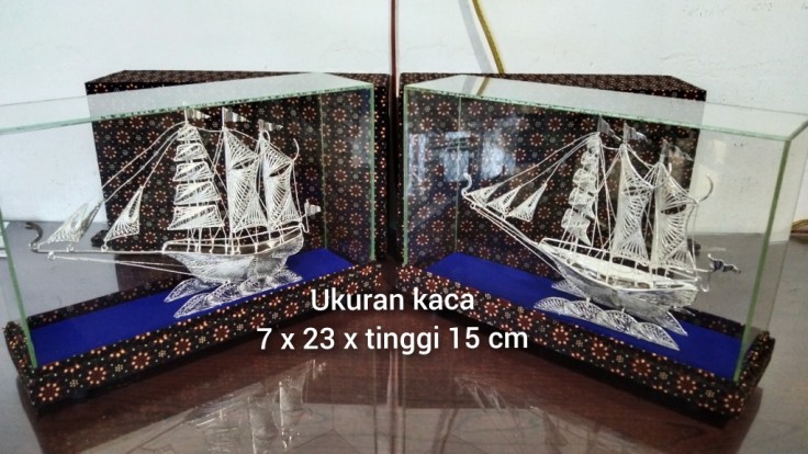 miniatur kereta kuda dua, miniatur andong kuda dua, miniatur andong kotagede, miniatur andong perak, miniatur kapal, miniatur kapal bahan perak , miniatur kapal bahan silver, miniatur silver kotagede, kerajinan miniatur kotagede, miniatur kapal pinisi, mimatur kapal finisi, miniatur kapal konstitusi