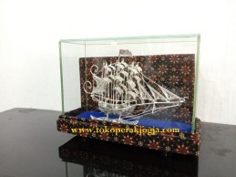 miniatur kapal, miniatur kapal bahan perak silver kotagede, kerajinan miniatur kotagede, miniatur kapal pinisi, mimatur kapal finisi, miniatur kapal konstitusi