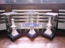 miniatur tugu yogyakarta bahan silver, kerajinan miniatur silver kotagede, kerajinan khas kotagede, miniatur silver, kerajinan perak kotagede, miniatur monas jakarta bahan silver, miniatut tugu jogja