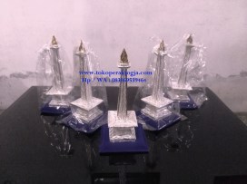 miniatur tugu yogyakarta bahan silver, kerajinan miniatur silver kotagede, kerajinan khas kotagede, miniatur silver, kerajinan perak kotagede, miniatur monas jakarta bahan silver, miniatut tugu jogja