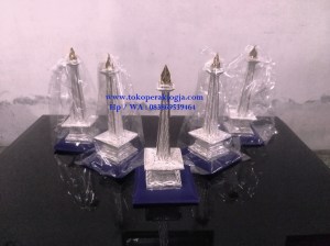 miniature silver kotagede, miniature perak kotagede, miniature silver perak custom, plakat tugu joga, plakat monas silver, miniature tugu silver, miniature tugu perak, miniature monas perak silver, plakat jogja, miniatur masjid silver,