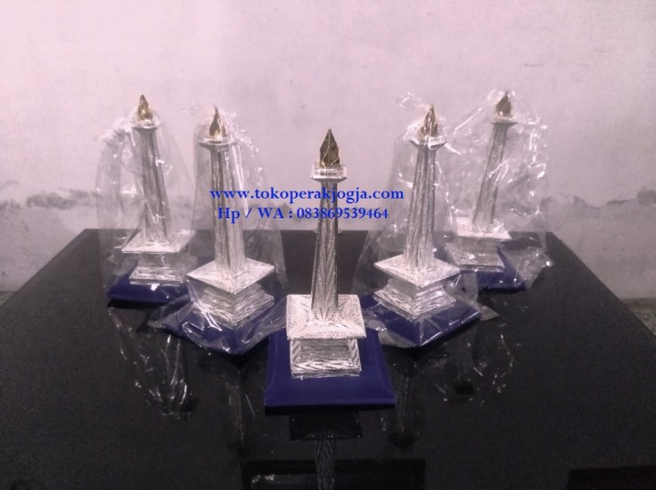 miniature silver kotagede, miniature perak kotagede, miniature silver perak custom, plakat tugu joga, plakat monas silver, miniature tugu silver, miniature tugu perak, miniature monas perak silver, plakat jogja, miniatur masjid silver,