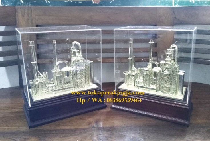 miniatur pertaminan Refinery Unit 3 Plaju, miniatur Refinery Unit 6 balongan, miniatur Refinery Unit 5 balik papan, miniatur perak kotagede, miniatur silver kotagede, miniature custom silver, miniatur perak custom