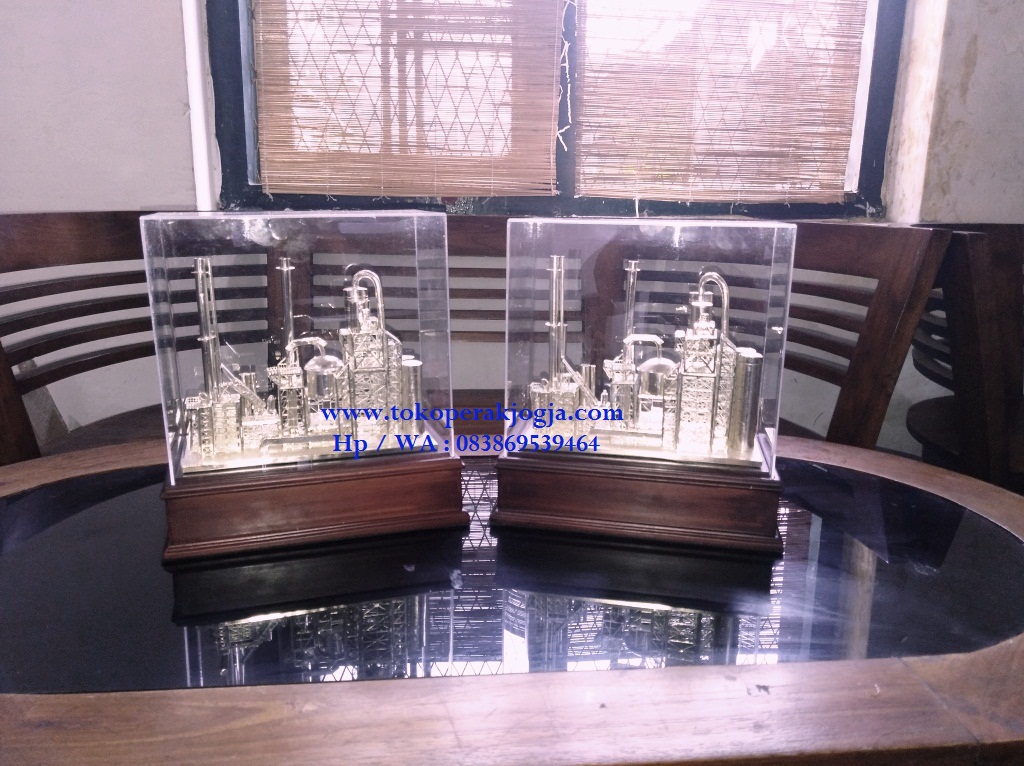 miniatur pertaminan Refinery Unit 3 Plaju, miniatur Refinery Unit 6 balongan, miniatur Refinery Unit 5 balik papan, miniatur perak kotagede, miniatur silver kotagede, miniature custom silver, miniatur perak custom