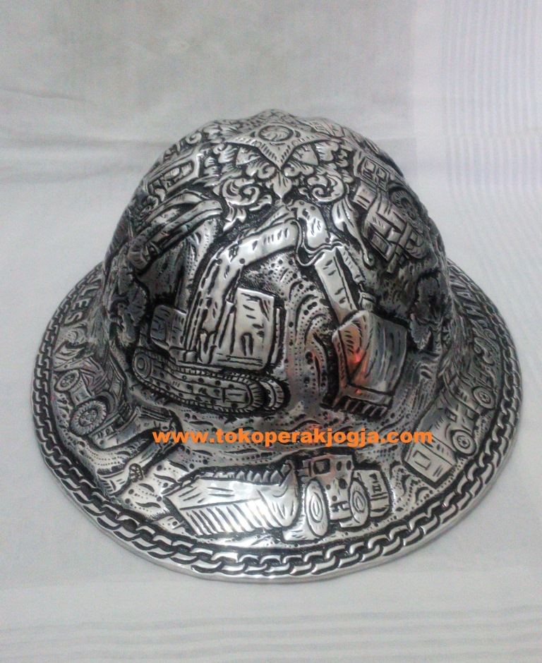 Helm ukir perak, helm ukir custom, helm ukir kotagede, toko helm perak, helm ukir silver, helm ukir tembaga, helm ukir kuningan, helm ukir alumunium, harga helm ukir, Plakat helm ukir, helm ukir pt pertamina EP