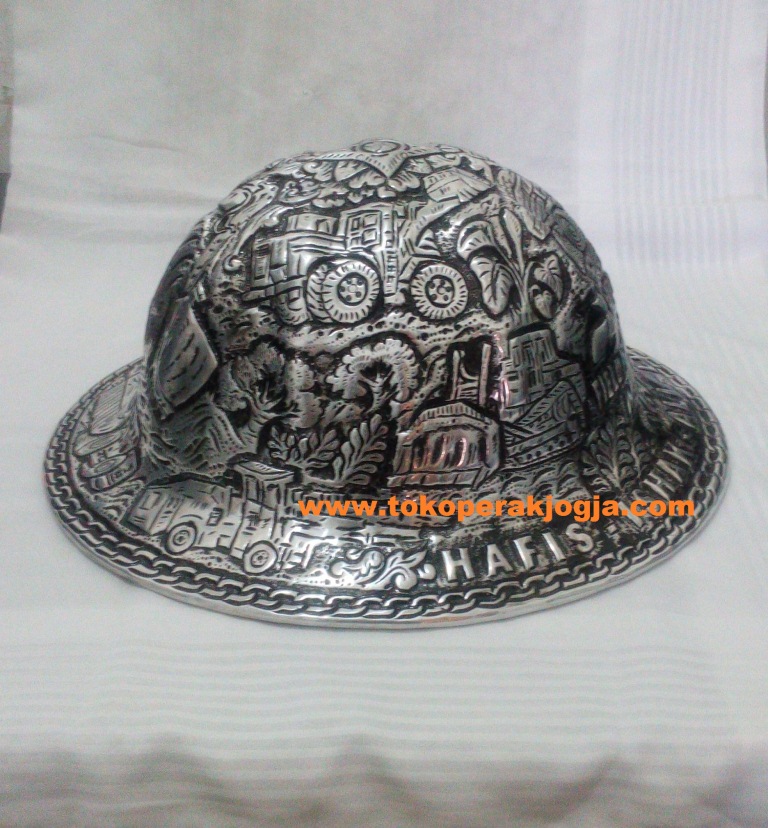 Helm ukir perak, helm ukir custom, helm ukir kotagede, toko helm perak, helm ukir silver, helm ukir tembaga, helm ukir kuningan, helm ukir alumunium, harga helm ukir, Plakat helm ukir, helm ukir pt pertamina EP