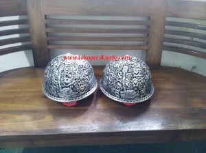 Helm ukir perak, helm ukir custom, helm ukir kotagede, toko helm ukir perak, helm ukir silver, helm ukir tembaga, helm ukir kuningan, helm ukir alumunium, harga helm ukir, Plakat helm ukir, motif batik kalimantan