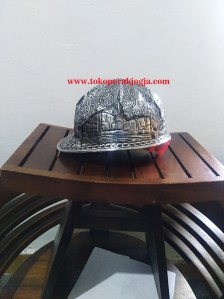 Helm ukir perak, helm ukir custom, helm ukir kotagede, toko helm ukir perak, helm ukir silver, helm ukir tembaga, helm ukir kuningan, helm ukir alumunium, harga helm ukir, Plakat helm ukir, motif batik kalimantan