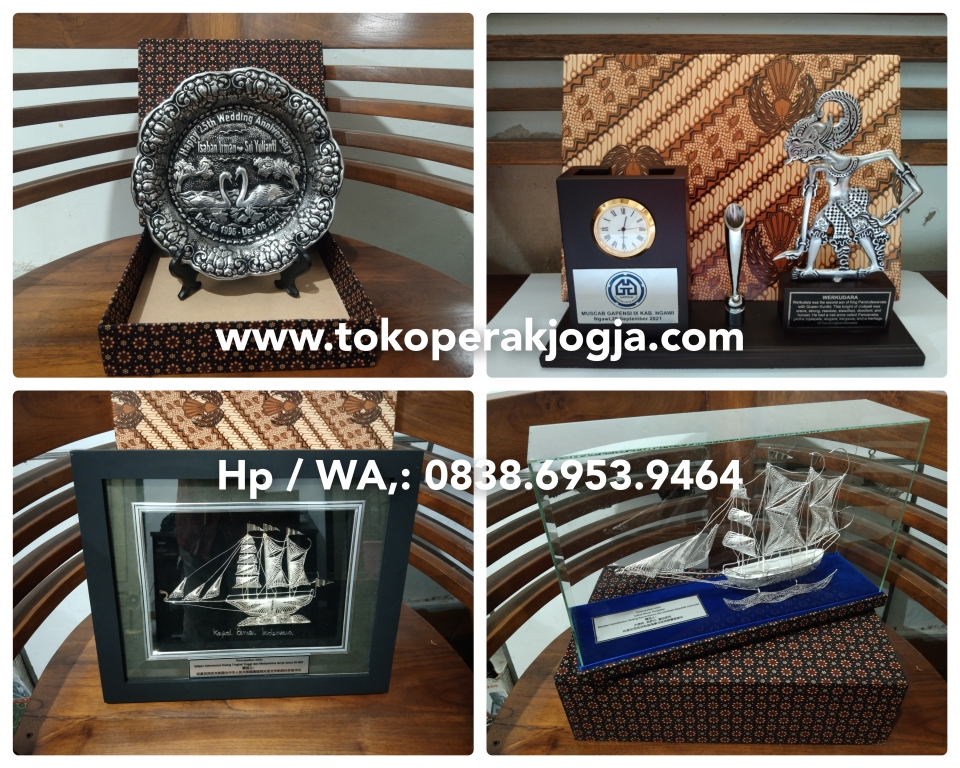 plakat silver custom, piala silver custom, thropy silver custom, thropi piala, medali custom, medali perak emas, medali silver, plakat wayang custom, wayang perak silver, pen holder, plakat gunungan silver, plakat pendawa lima,